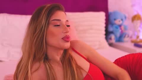 EllinaNuria online show from April 9, 6:19 am