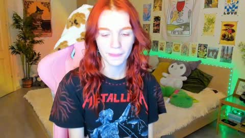 Snapshot of elly_milas chatting on January 14, 11:31 am Elly     Fansly  online show from January 14, 11:31 am