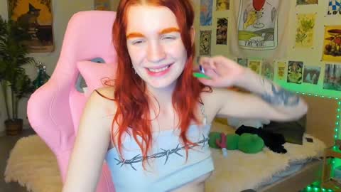 Snapshot of elly_milas chatting on December 23, 9:59 am Elly     Fansly  online show from December 23, 9:59 am