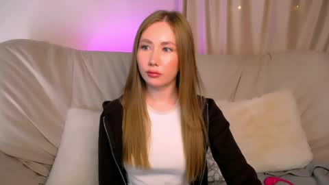 Elly  online show from May 26, 3:23 am