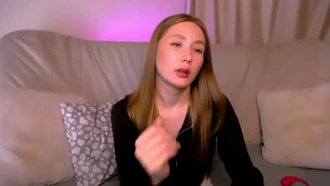 Elly  online show from May 21, 3:35 am