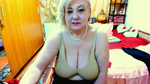 ellyhot53 online show from May 15, 1:51 pm
