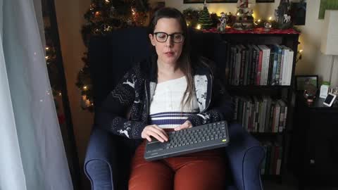 Elly Naomi online show from December 14, 7:14 pm