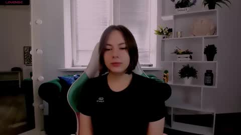 elma_lily online show from October 22, 7:00 am