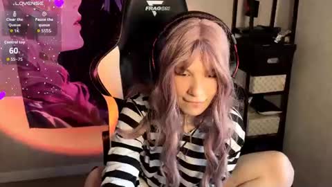 Pink online show from June 25, 4:56 pm