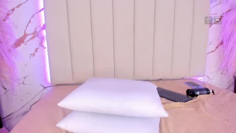 elody_rousse online show from October 18, 1:26 pm