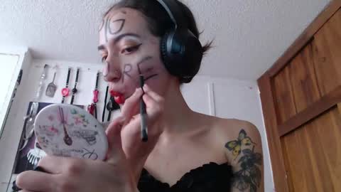 Snapshot of eloise_brown_ chatting on January 8, 9:55 pm Chelsea Please help me to reach 100 thumbs up online show from January 8, 9:55 pm