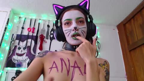 Snapshot of eloise_brown_ chatting on March 9, 6:54 pm Chelsea Please help me to reach 100 thumbs up online show from March 9, 6:54 pm