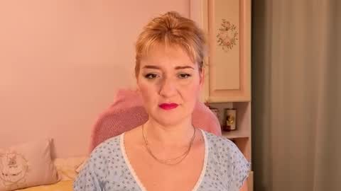 Elvira online show from November 20, 10:58 am