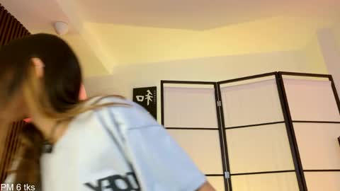 Elysia online show from April 14, 9:29 pm