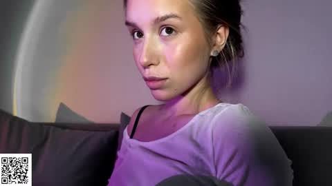 Snapshot of elysia_xo chatting on October 20, 9:53 pm Elysia online show from October 20, 9:53 pm