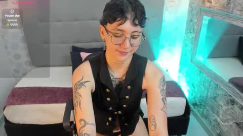 Snapshot of emahills__axelrose chatting on October 20, 2:16 am emahills__axelrose online show from October 20, 2:16 am