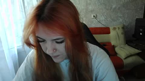 ember__fox online show from May 5, 11:49 am