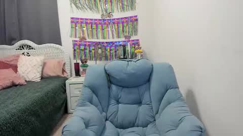 Snapshot of emberpheonixxx chatting on March 5, 3:29 am Ember Pheonixxx online show from March 5, 3:29 am