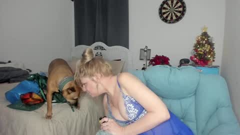 Snapshot of emberpheonixxx chatting on December 23, 3:40 am Ember Pheonixxx online show from December 23, 3:40 am