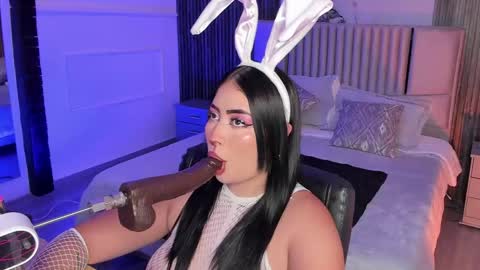 Ember Velvet online show from April 5, 4:31 am