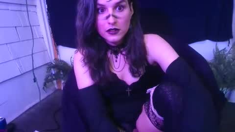 Snapshot of embers_of_eternity chatting on December 30, 3:23 pm Ellie online show from December 30, 3:23 pm