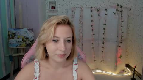 emelia online show from October 3, 1:52 pm