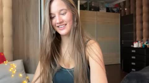 emi__ly online show from January 13, 9:50 am