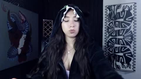 Snapshot of emiantonella_ chatting on March 7, 9:38 pm Antonella  online show from March 7, 9:38 pm