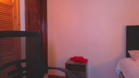 Emilia Gomez online show from July 11, 4:39 am