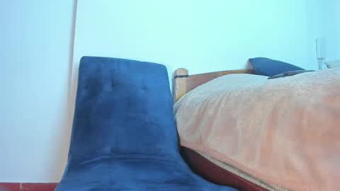 Emi online show from February 20, 6:13 pm