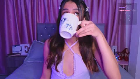 Snapshot of emiiscoot_1 chatting on October 22, 9:49 pm Emily online show from October 22, 9:49 pm