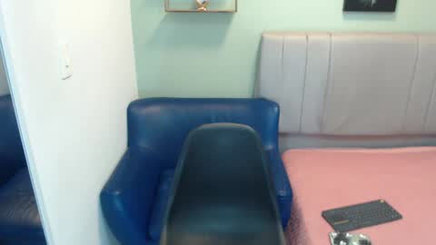 Emilee online show from December 31, 3:31 pm