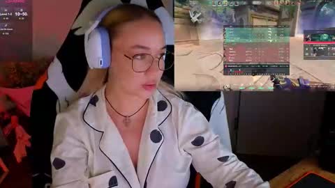 Emili online show from September 22, 7:18 pm