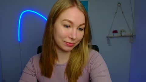 Emilia online show from April 18, 5:53 am