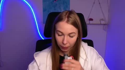 Emilia online show from October 20, 5:23 am