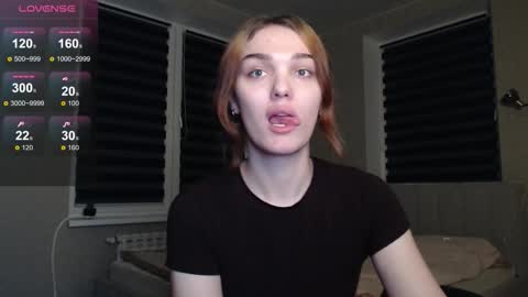 Snapshot of emiliarhodes chatting on October 20, 9:31 pm Emi online show from October 20, 9:31 pm