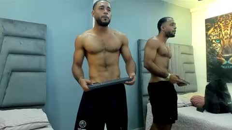 Snapshot of emilio_brandon chatting on September 25, 12:01 pm Emilio online show from September 25, 12:01 pm