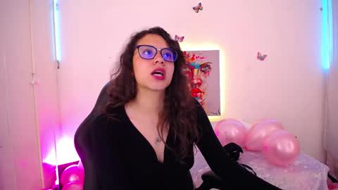 Snapshot of emilirusso chatting on October 22, 10:22 pm Emili Russo online show from October 22, 10:22 pm