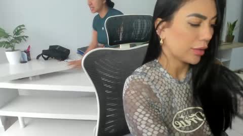 Emilly  online show from April 13, 2:21 pm