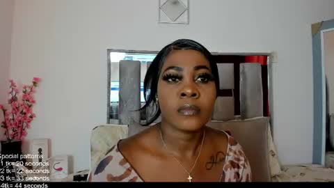 Emilly Roa online show from July 5, 1:18 pm