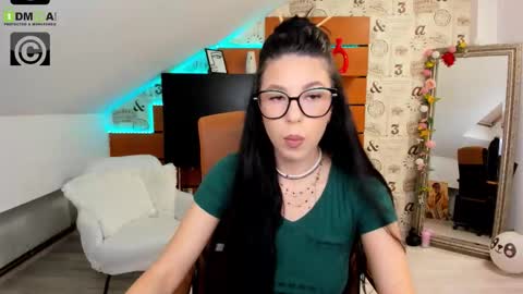 EmillyTaylor online show from November 6, 5:32 am