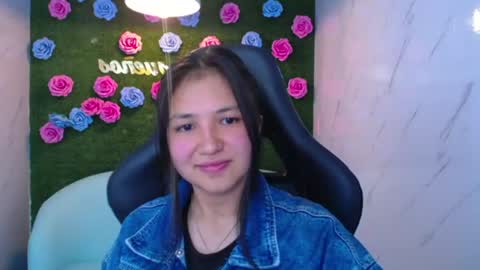 emiluna_a online show from June 12, 11:04 pm