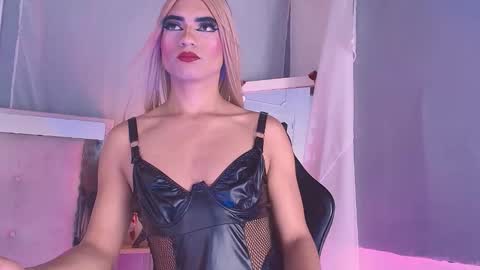 emily_castillo1_ online show from February 28, 6:50 am