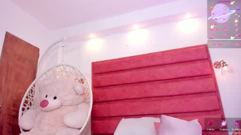 Snapshot of emily_daarell chatting on September 20, 10:46 pm  M I A   online430pm- 930pm online show from September 20, 10:46 pm