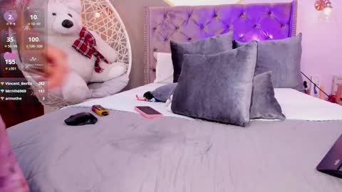 Snapshot of emily_daarell chatting on January 18, 1:30 am  M I A   online430pm- 930pm online show from January 18, 1:30 am