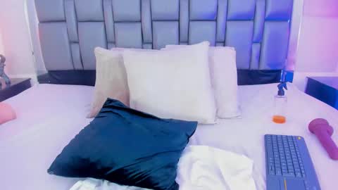 Emi  online show from February 26, 2:16 pm