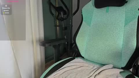 Emily online show from May 14, 11:52 am