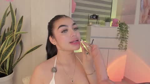 EmilyKenner  Independent model  online show from July 6, 12:02 pm