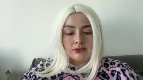 emily_morning_dew online show from November 5, 10:17 am