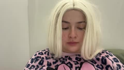 emily_morning_dew online show from December 3, 8:15 am