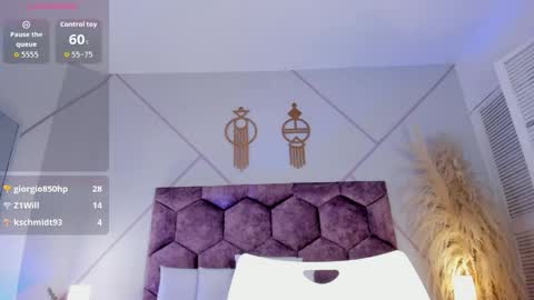 emily_nova_ online show from June 3, 2:33 pm