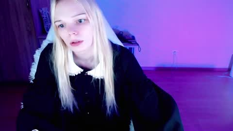 Snapshot of emily_nyaffe chatting on February 1, 12:29 am Lia online show from February 1, 12:29 am