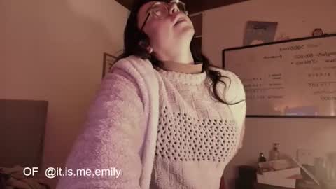 emily_pearl_ online show from August 7, 11:19 am