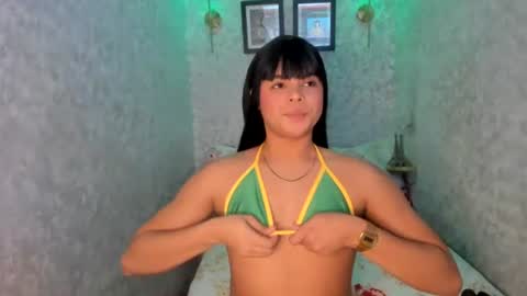 emily_rosue_ online show from July 1, 4:10 am